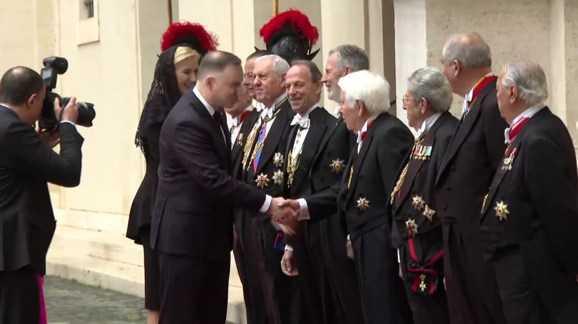 Prezydent Andrzej Duda z małżonką w Watykanie. Półgodzinna rozmowa z papieżem Prezydent Andrzej Duda z małżonką w Watykanie. Półgodzinna rozmowa z papieżem