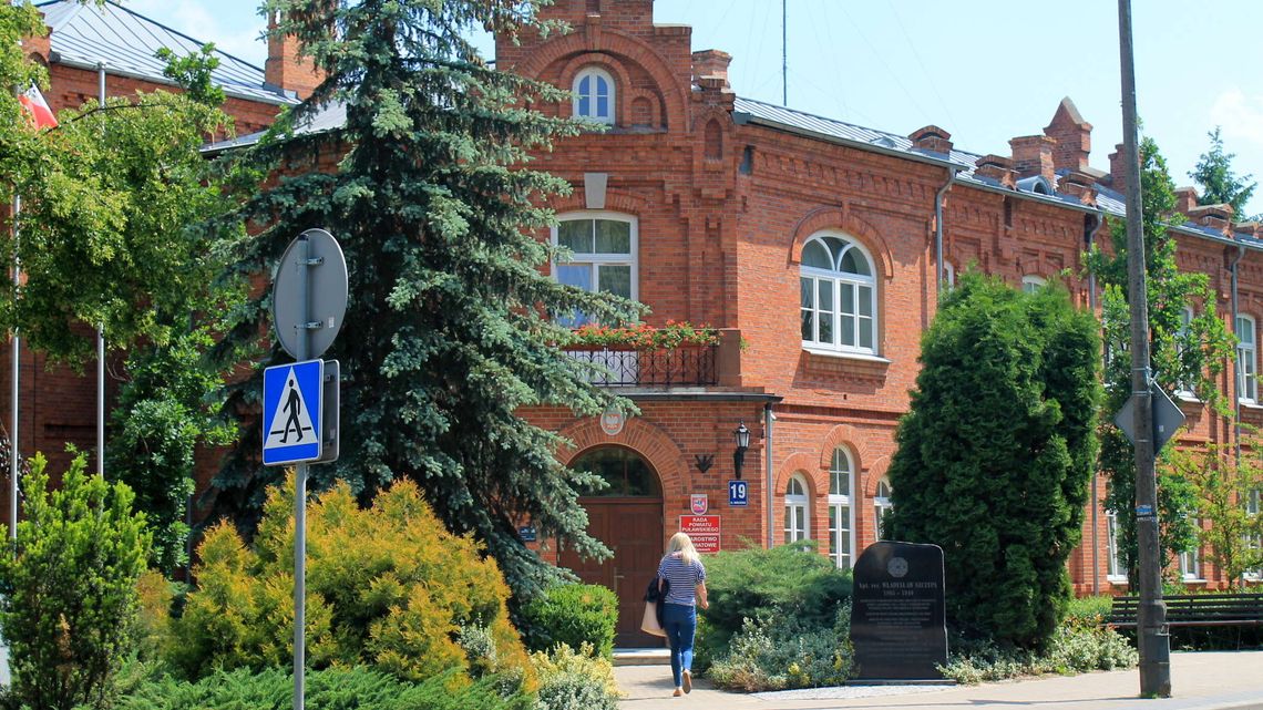Prezydent i starosta dostaną po kieszeni. Ile stracą samorządowcy z pow. puławskiego?