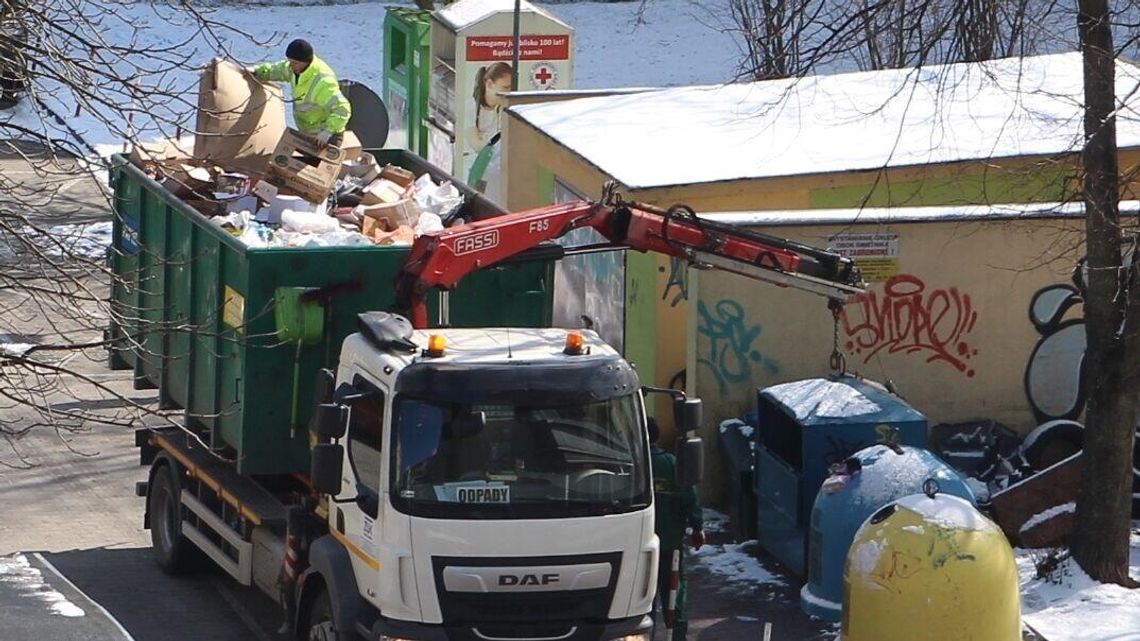 Prezydent Maj chciał podwyżki, ale radni nie chcą droższych śmieci w Puławach. Jest decyzja 