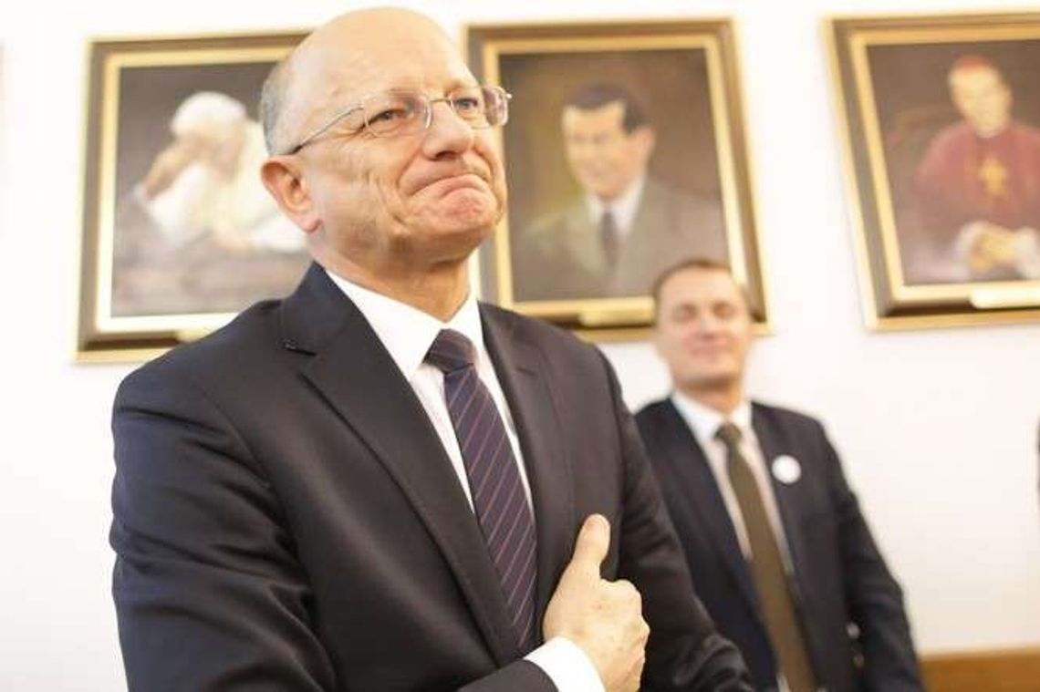 Prezydent Żuk nadal prezydentem. Ale walka na paragrafy dopiero się zaczyna