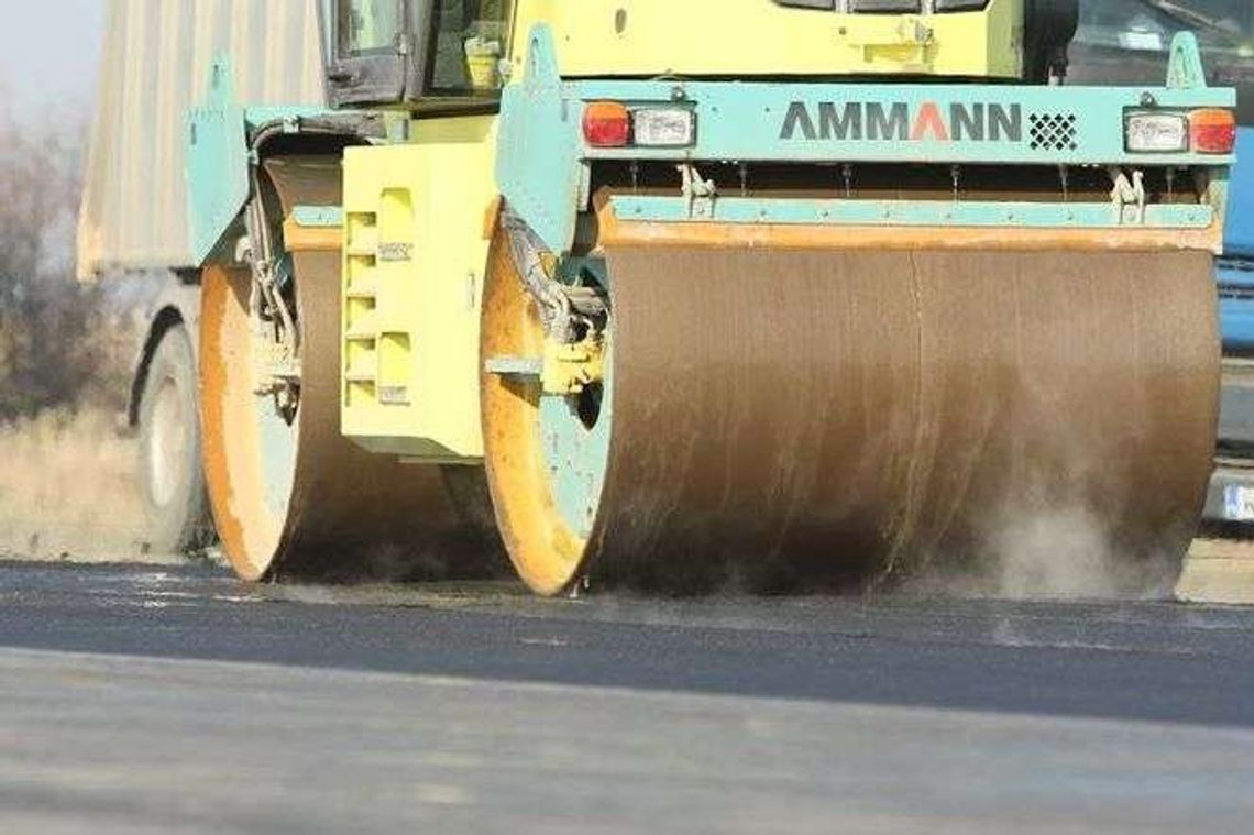 Problem z remontem ważnej drogi. Jeden odcinek nie skończony, ruszają prace na drugim Problem z remontem ważnej drogi. Jeden odcinek nie skończony, ruszają prace na drugim