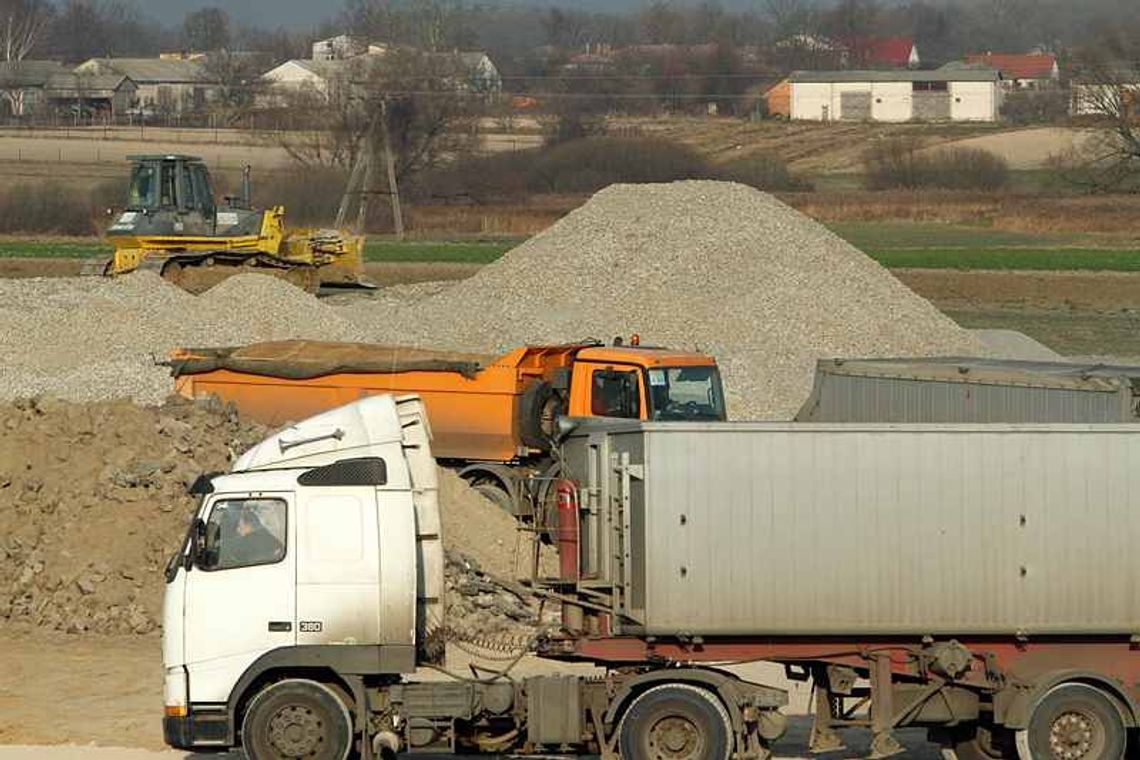 Problemy przy budowie S17. \"Nie ma mowy o wstrzymaniu prac\"