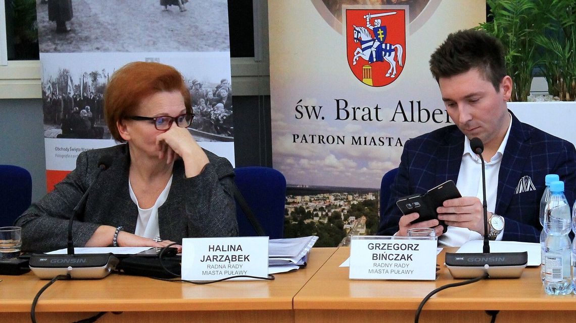 Problemy w puławskim ratuszu. Radni proszą o audyt miejskich finansów