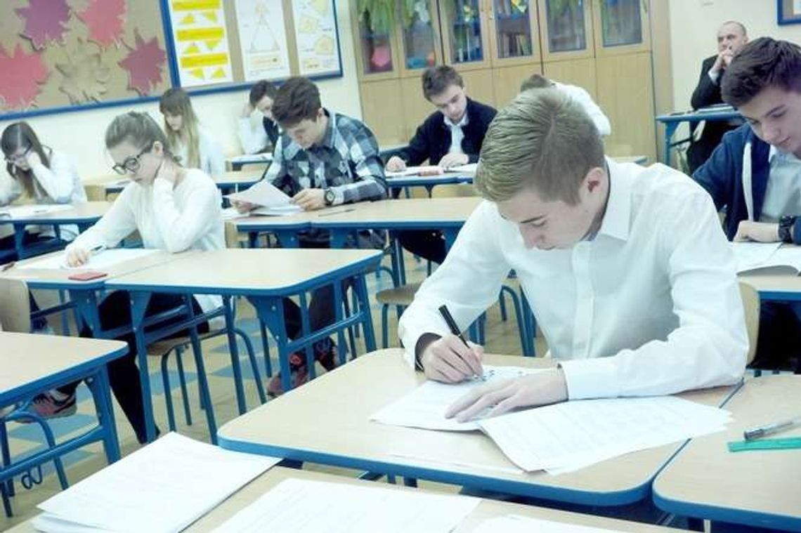 Próbny egzamin gimnazjalny. Na początek historia, WOS i polski. W czwartek przyroda i matematyka Próbny egzamin gimnazjalny. Na początek historia, WOS i polski. W czwartek przyroda i matematyka