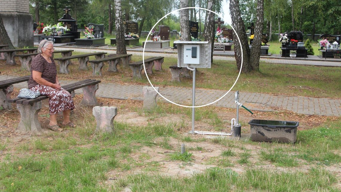 Proboszcz zainstalował automat na wodę na cmentarzu. Żeby skorzystać trzeba zapłacić