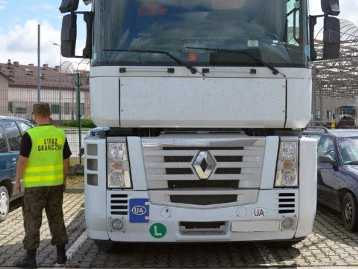 Próbował wyjechać za granicę skradzioną ciężarówką