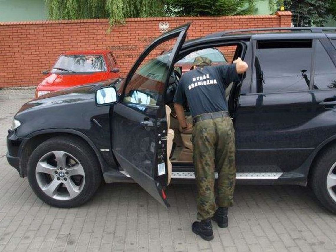Próbowali przemycić na Białoruś kradzione BMW i mercedesa 