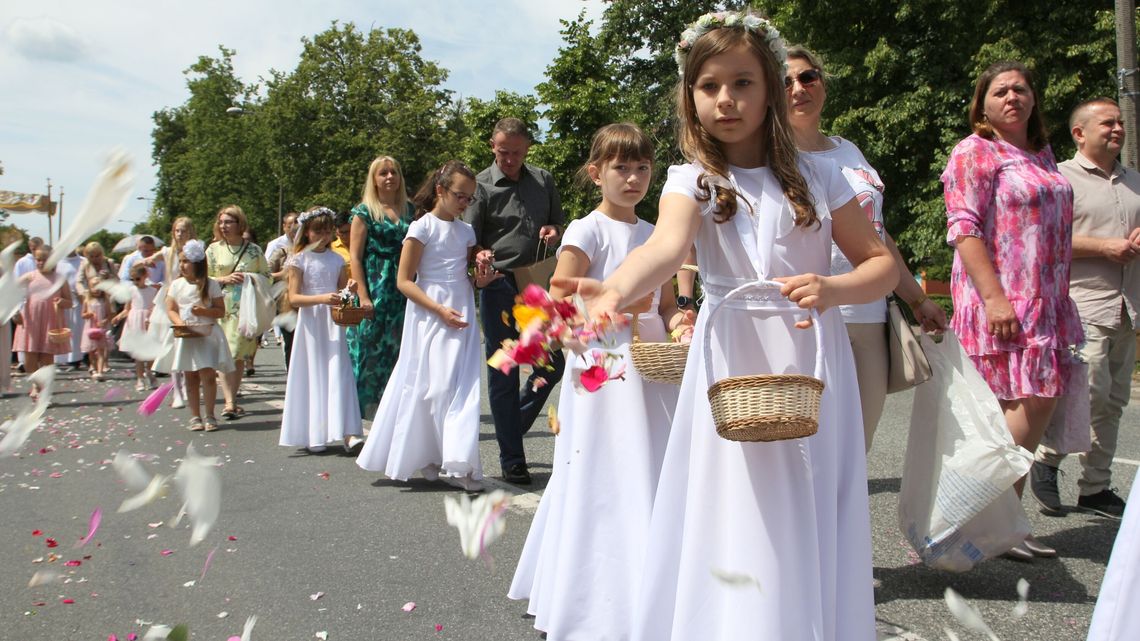 Procesje Bożego Ciała przeszły ulicami Puław. Zdjęcia