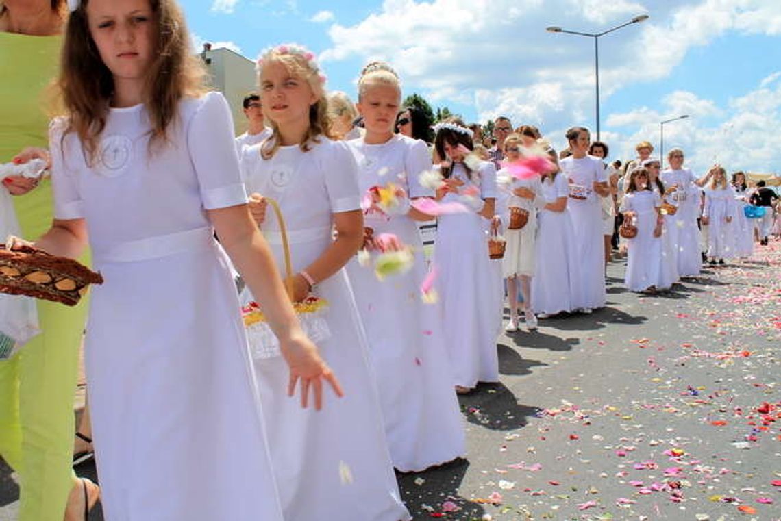 Procesje Bożego Ciała w Puławach. Tysiące wiernych przeszły ulicami miasta