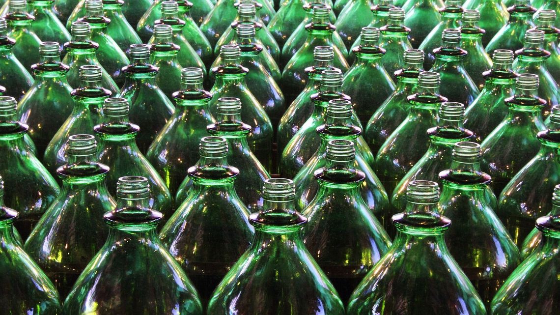 Producenci wody w plasitku chcą szybkich zmian. Apelują o system kaucyjny