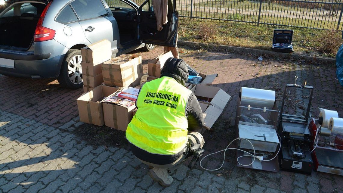 Produkowali nielegalne papierosy, pakowali je i wprowadzali na rynek. Wpadli w ręce funkcjonariuszy