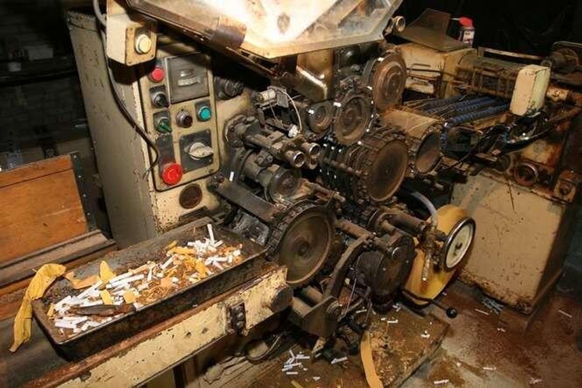 Profesjonalna wytwórnia papierosów we wsi koło Wojciechowa