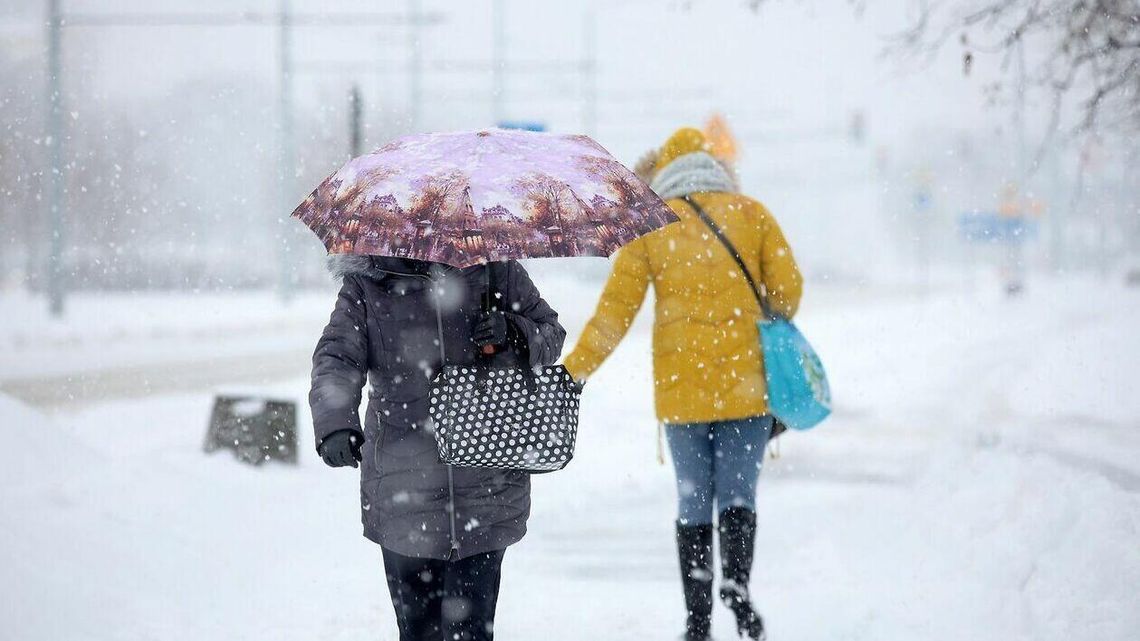 Prognoza pogody. Weekend pochmurny i chłodny. Popada śnieg