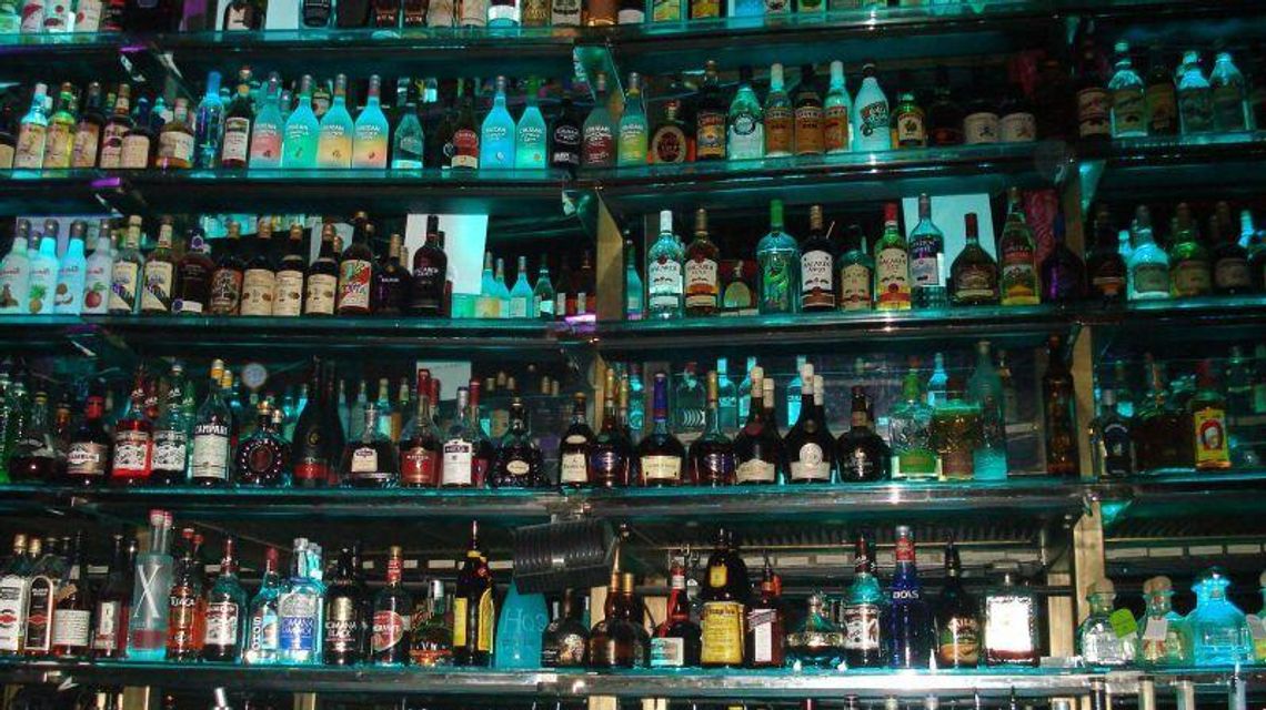 Prohibicja we wsi. Nie kupisz i nie wypijesz alkoholu, bo biskup będzie święcił kościół Prohibicja we wsi. Nie kupisz i nie wypijesz alkoholu, bo biskup będzie święcił kościół