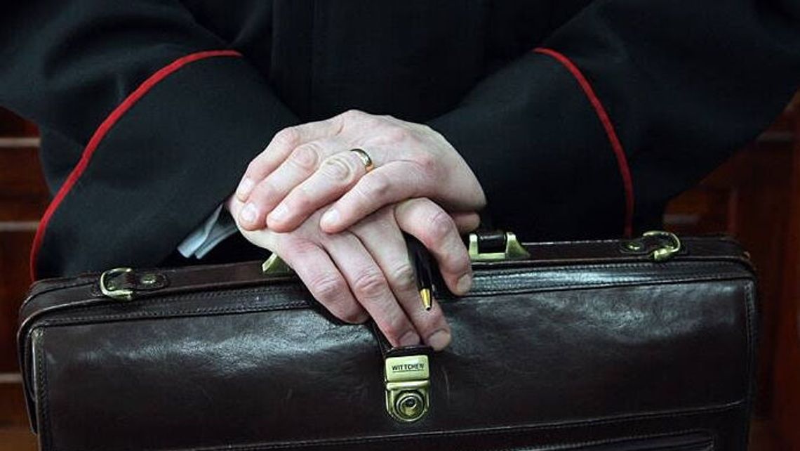 Prokuratorskie śledztwo w sprawie prokuratora. Wciąż bez zarzutów za kolizję