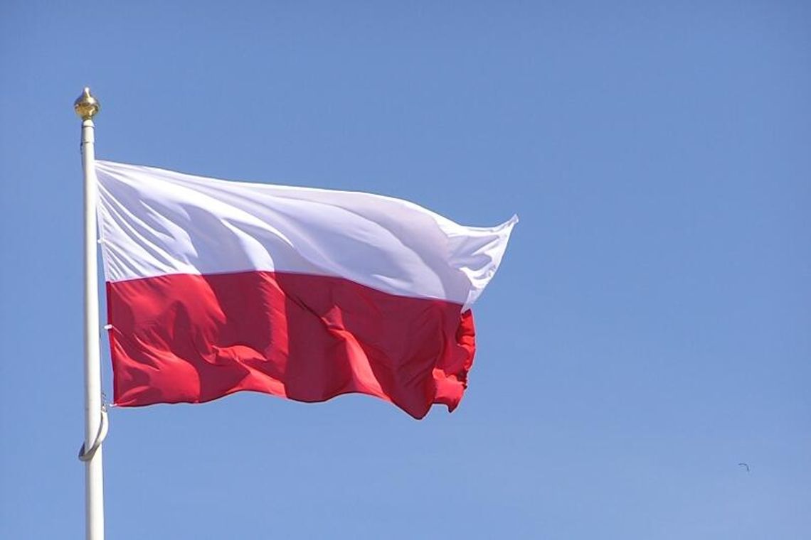 Prokuratura: Biało-czerwone buty nie znieważają symbolu państwowego