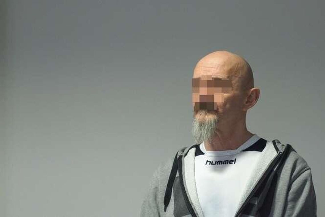 Prokuratura: Kazał się matce rozebrać i ją zgwałcił. Krzysztof Z. na ławie oskarżonych