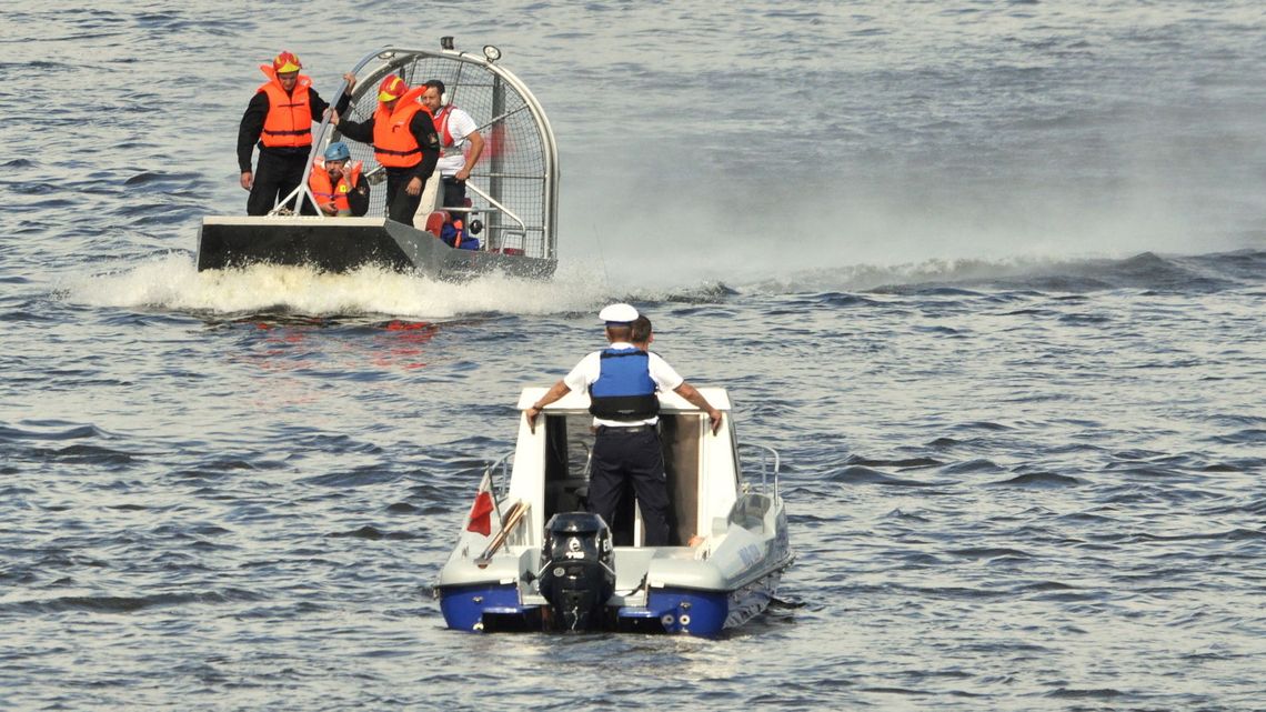 Prokuratura: Spadochroniarki miały "pasy dociążające". Utonęły w Bałtyku Prokuratura: Spadochroniarki miały "pasy dociążające". Utonęły w Bałtyku