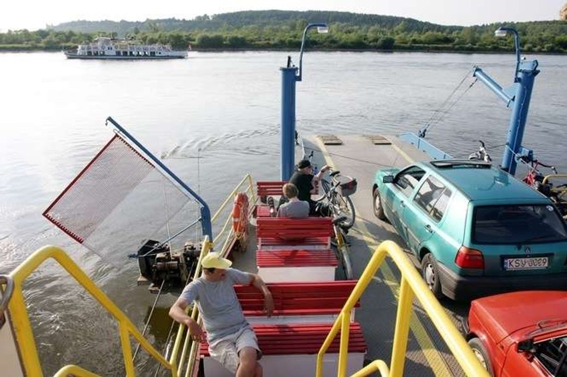 Prom Kazimierz Dolny - Janowiec musiał wstrzymać kursy