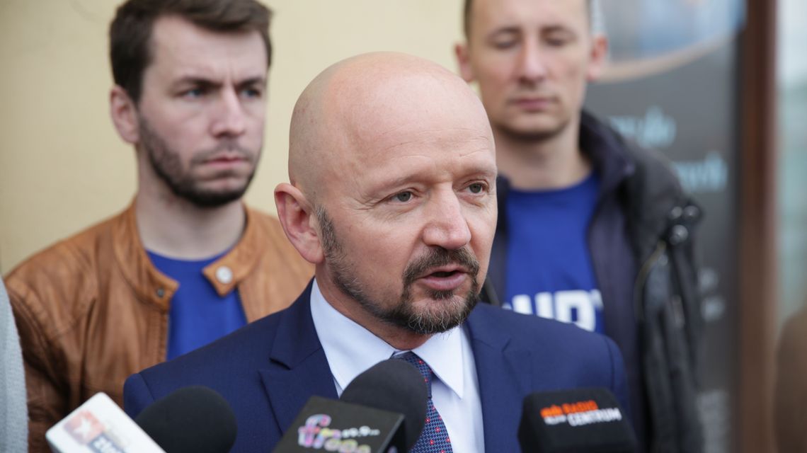 Promocja Lubelskiego w zakładzie karnym. Radny Bury pyta o wydatki