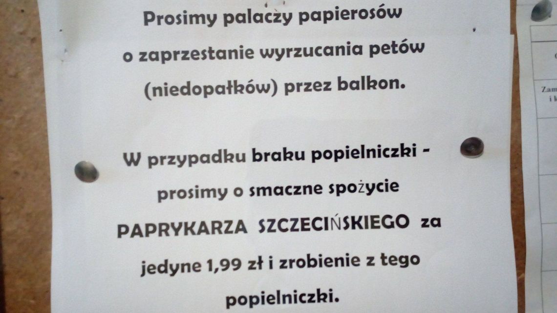 "Prosimy kupić paprykarz". Blokowe wojny z palaczami i niedopałkami na Czubach