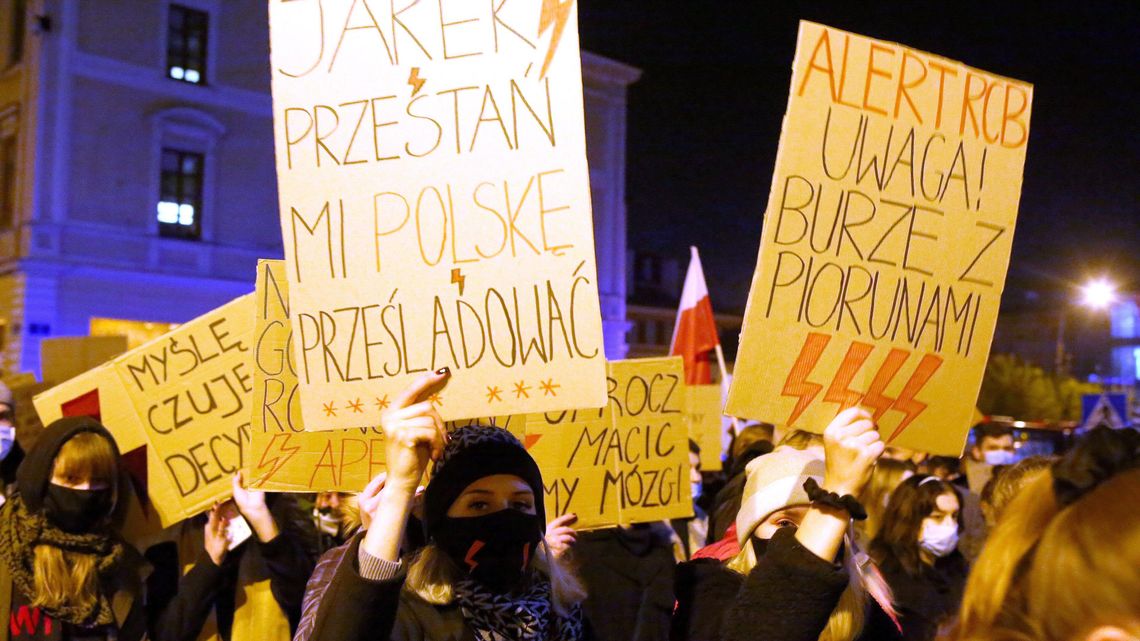 Protest kobiet w Lublinie: "Propozycja Andrzeja Dudy to nie kompromis tylko kompromitacja"