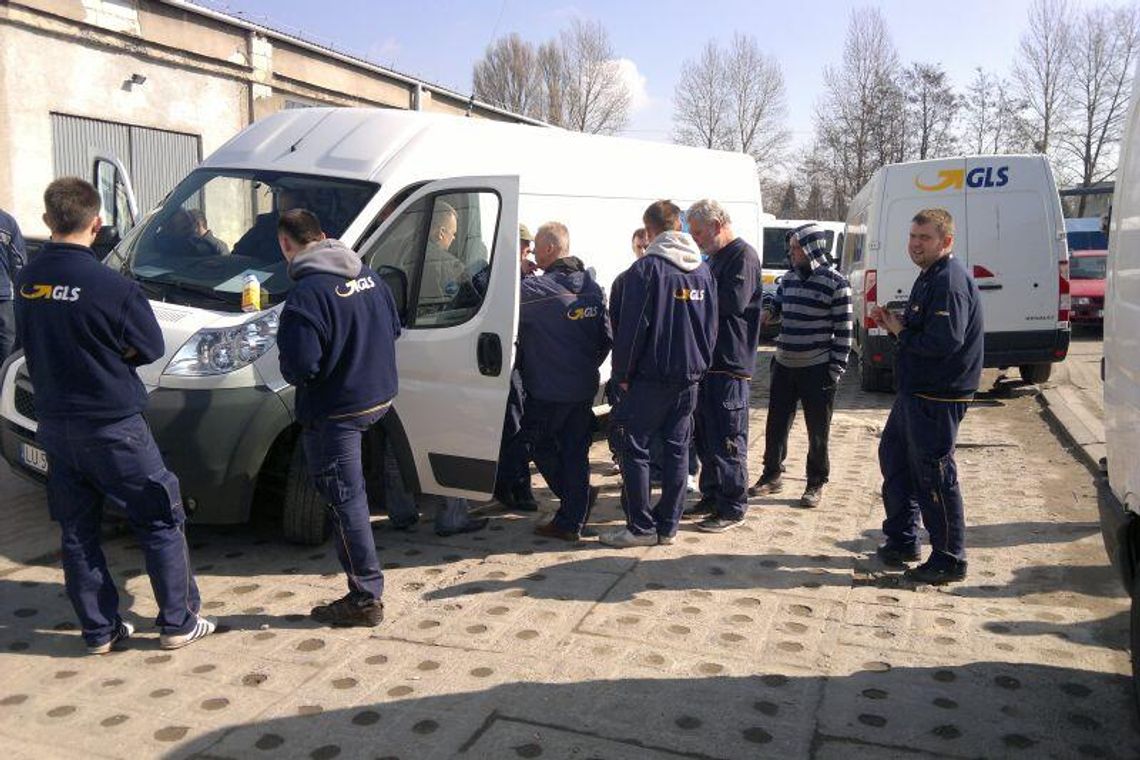 Protest kurierów GLS w Lublinie. Nie wyjechali w trasę Protest kurierów GLS w Lublinie. Nie wyjechali w trasę