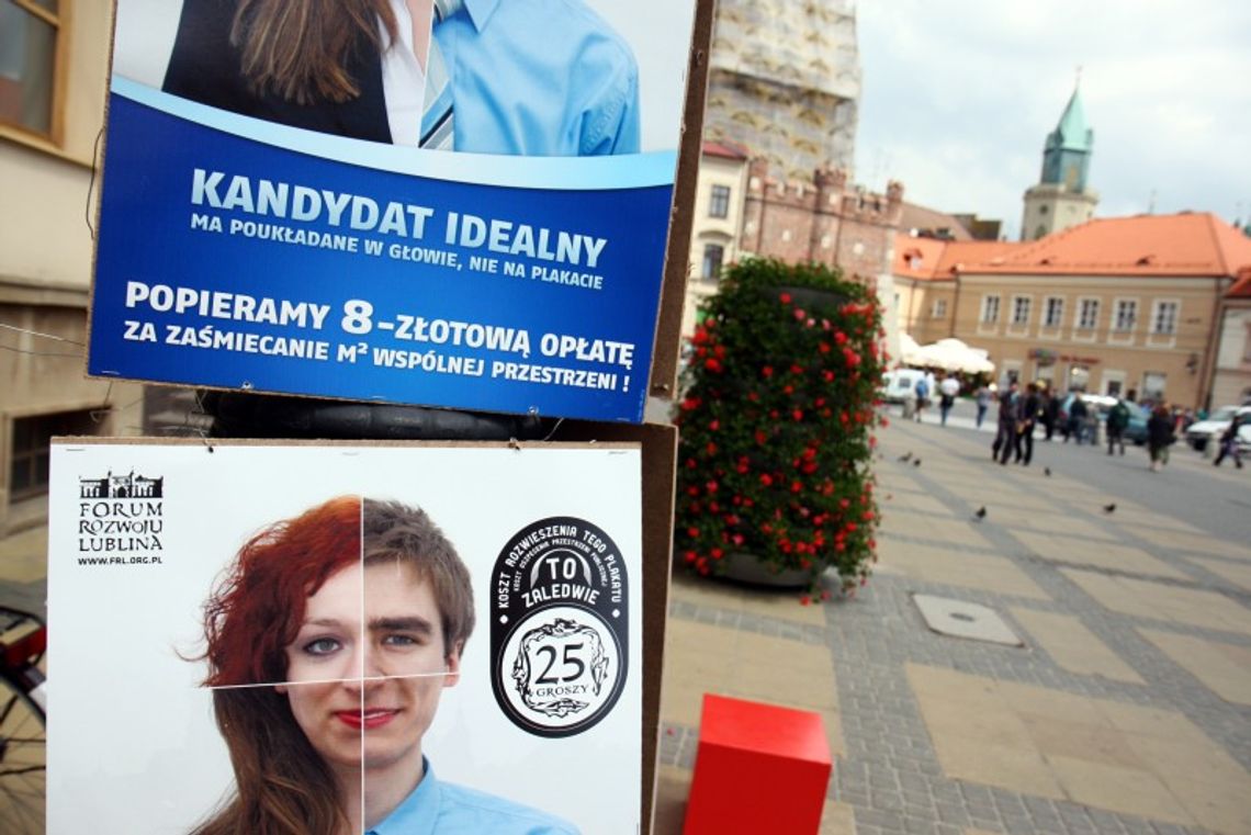 Protest przeciwko tanim plakatom na słupach Protest przeciwko tanim plakatom na słupach
