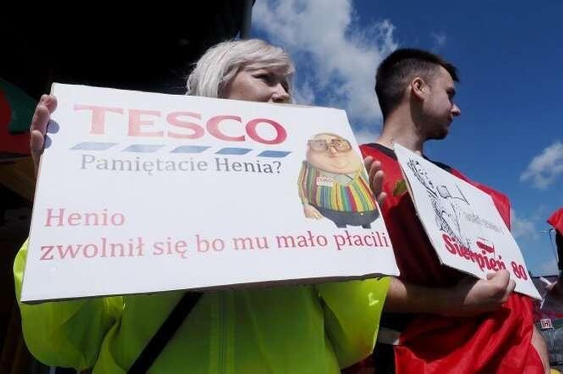 Protest przed Tesco w Lublinie. Związkowcy chcą podwyżek i lepszych warunków pracy Protest przed Tesco w Lublinie. Związkowcy chcą podwyżek i lepszych warunków pracy