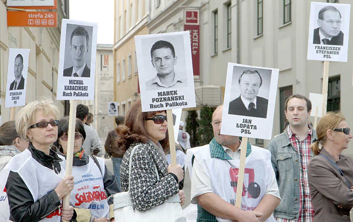 Protest \"Solidarności\": Listy gończe za posłami (wideo)