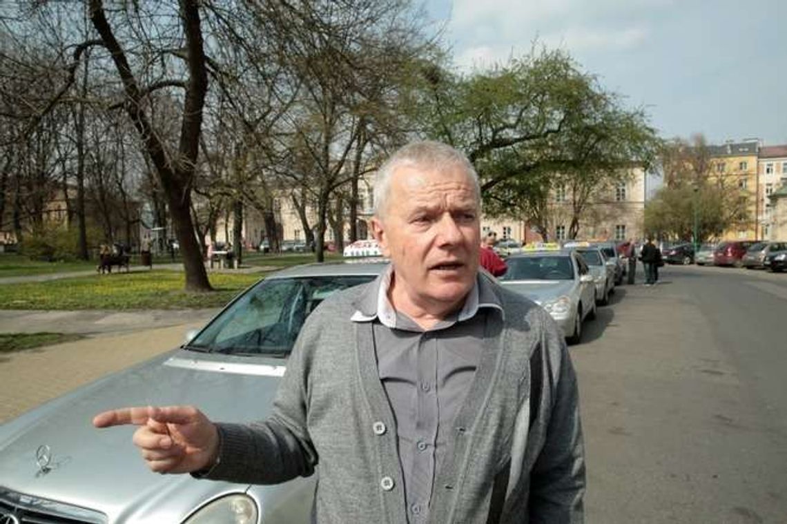 Protest taksówkarzy skuteczny. Na razie zostaną obok pl. Litewskiego Protest taksówkarzy skuteczny. Na razie zostaną obok pl. Litewskiego