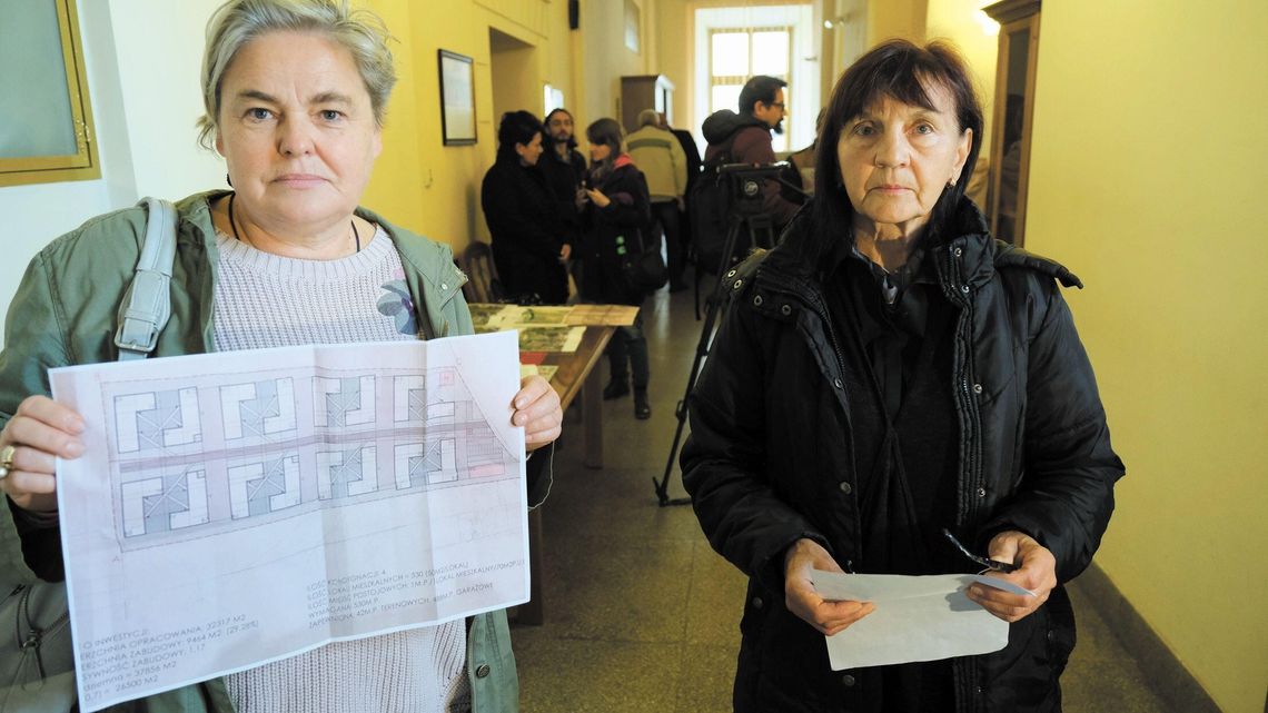 Protest w lubelskim Ratuszu. Mieszkańcy dzielnicy zarzucają bezprawną decyzję ws. budowy bloków Protest w lubelskim Ratuszu. Mieszkańcy dzielnicy zarzucają bezprawną decyzję ws. budowy bloków