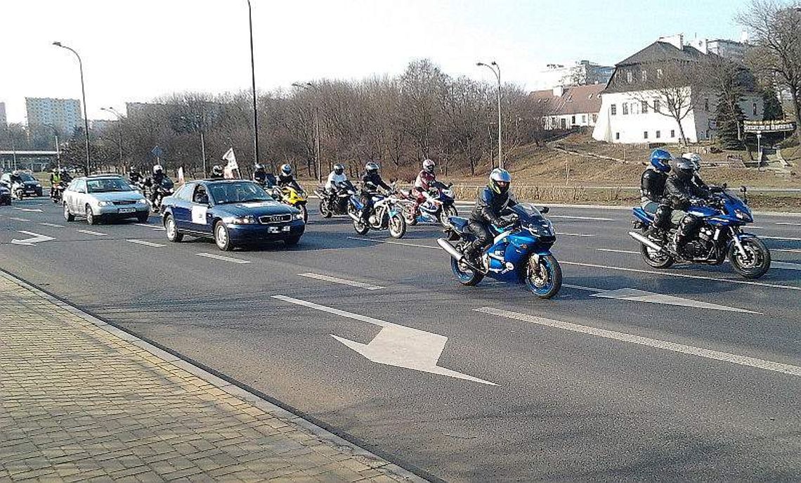 Protest ws. toru. Kilkaset samochodów przejeżdża przez Lublin