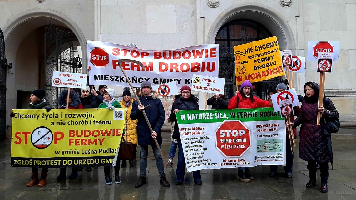 Protesty przeciwko fermom drobiu przybierają na sile. Oburzeni mieszkańcy pojechali pod ministerstwo