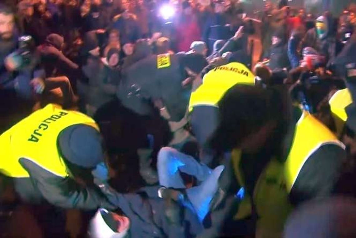 Protesty przed Sejmem. Policja użyła siły