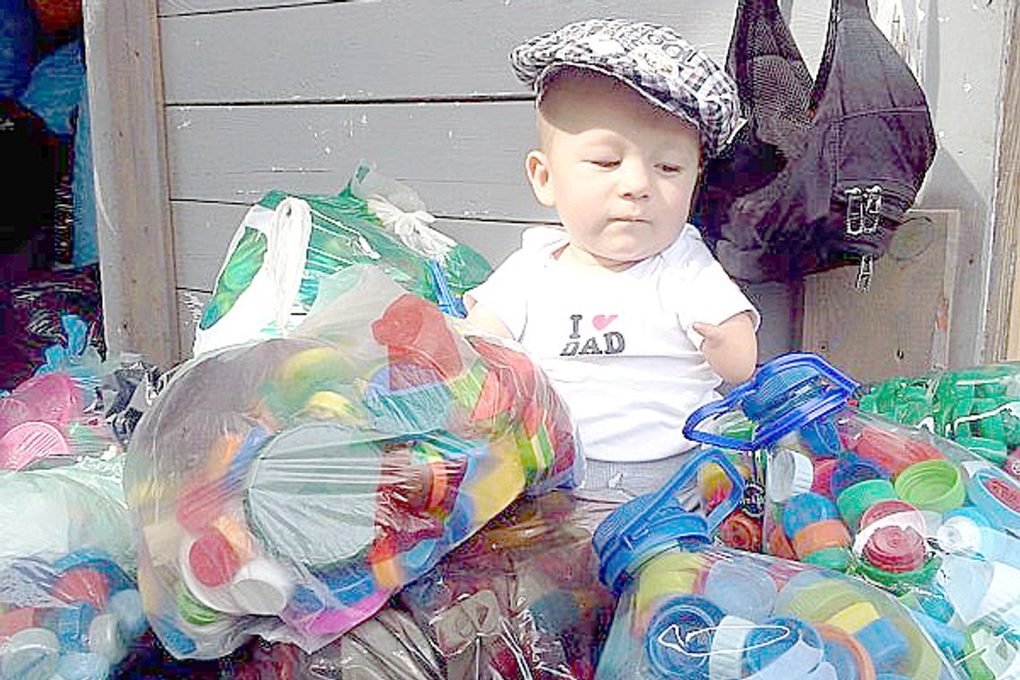 Protezy za nakrętki. Dla małego Mikołajka