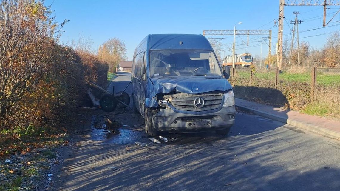 Prowadził busa i nie zauważył jadącej furmanki Prowadził busa i nie zauważył jadącej furmanki