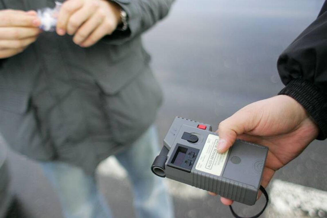 Prowadził ten, który czuł sie mniej pijany. Wylądowali w rowie