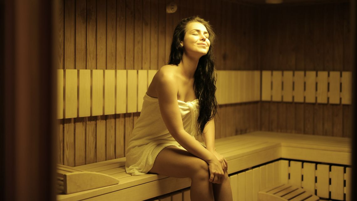 Prowadzili dziecko na basen, a sami szli do sauny. Po zmianie regulaminu żona może, a mąż już nie