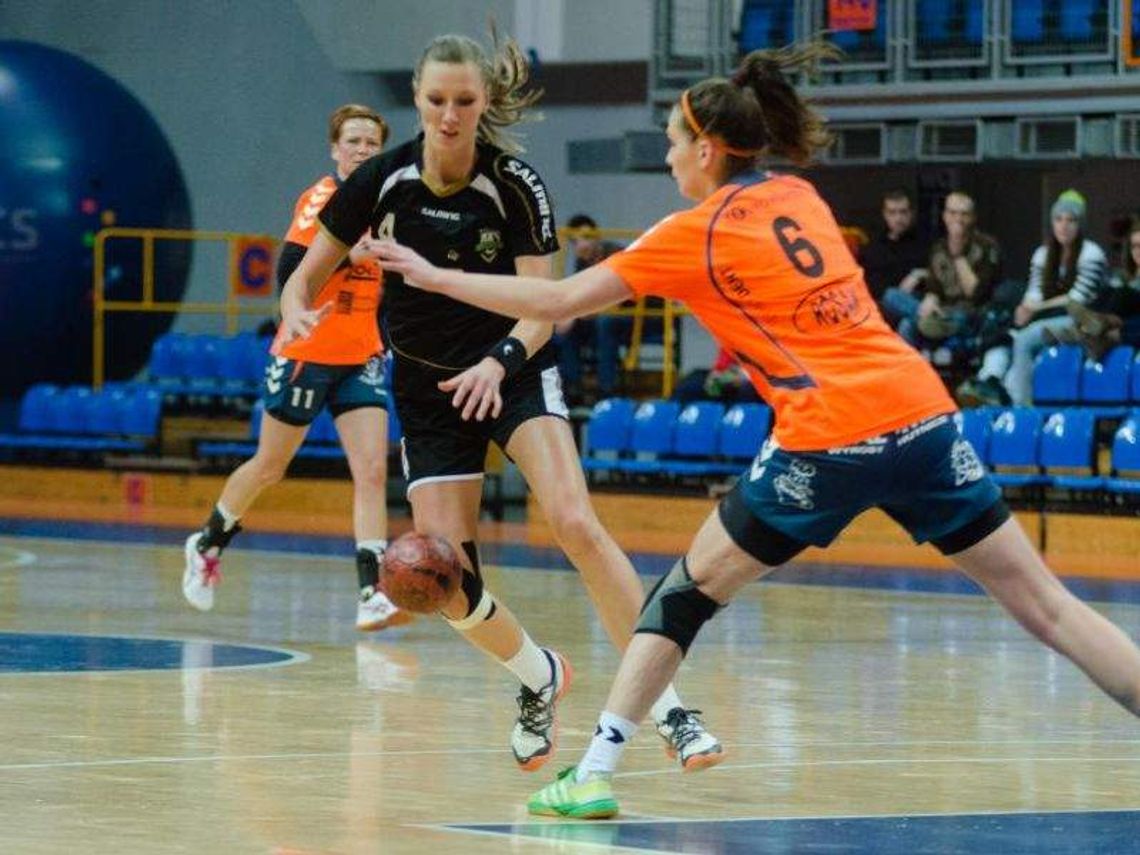 Prowadziły do przerwy, ale ostatecznie przegrały z faworytkami