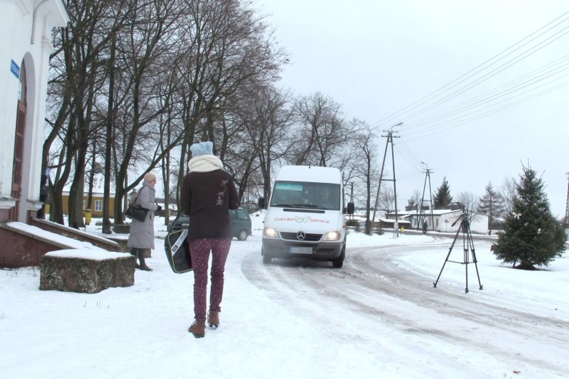 Prywatni przewoźnicy przywracają kursowanie autobusów we wsiach