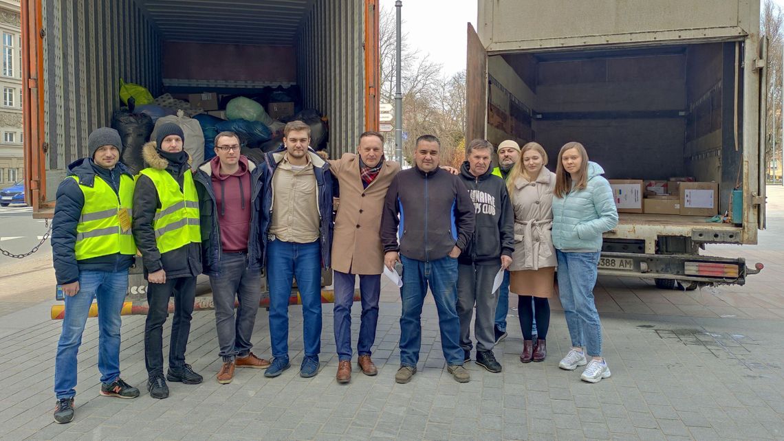 Prywatny sponsor kupił dwie karetki dla Ukrainy. Będą wozić rannych z frontu Prywatny sponsor kupił dwie karetki dla Ukrainy. Będą wozić rannych z frontu