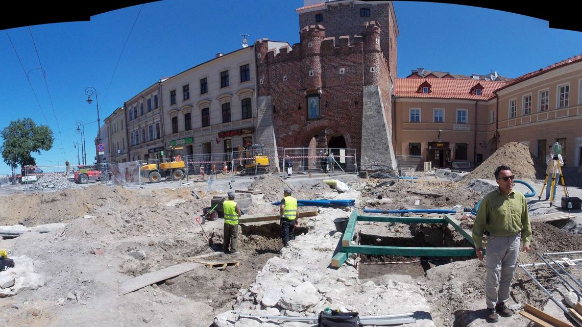 Przebudowa deptaka. Kiedy zakończą się prace koło Bramy Krakowskiej? Przebudowa deptaka. Kiedy zakończą się prace koło Bramy Krakowskiej?
