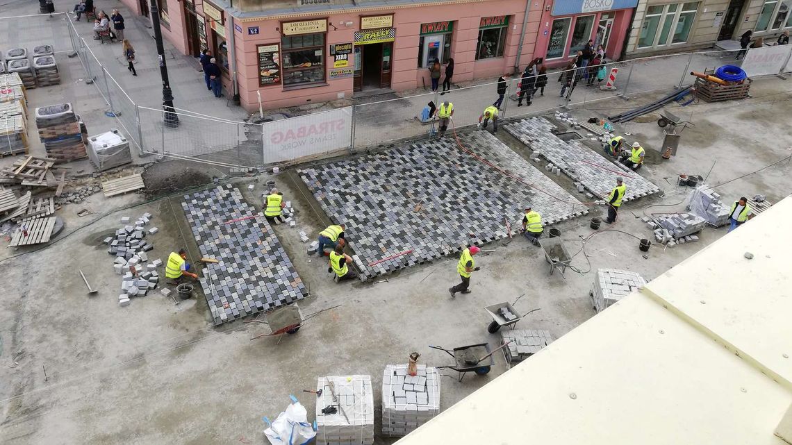 Przebudowa deptaka nie skończy się na czas. Pojawił się problem