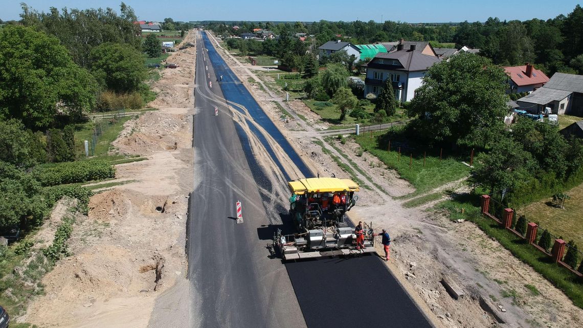 Przebudowa drogi nr 835 nabiera tempa. Zobacz zdjęcia z drona