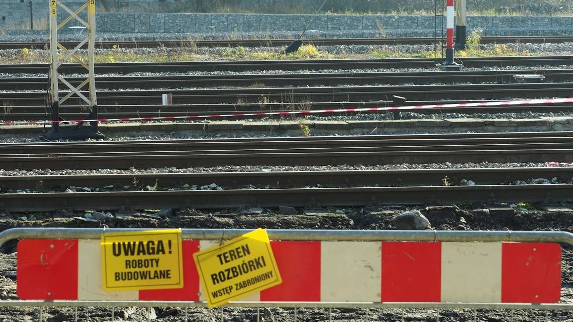 Przebudowa linii kolejowej między Lublinem a Dęblinem zatrzymana. "Gdzie są nasze pieniądze?"