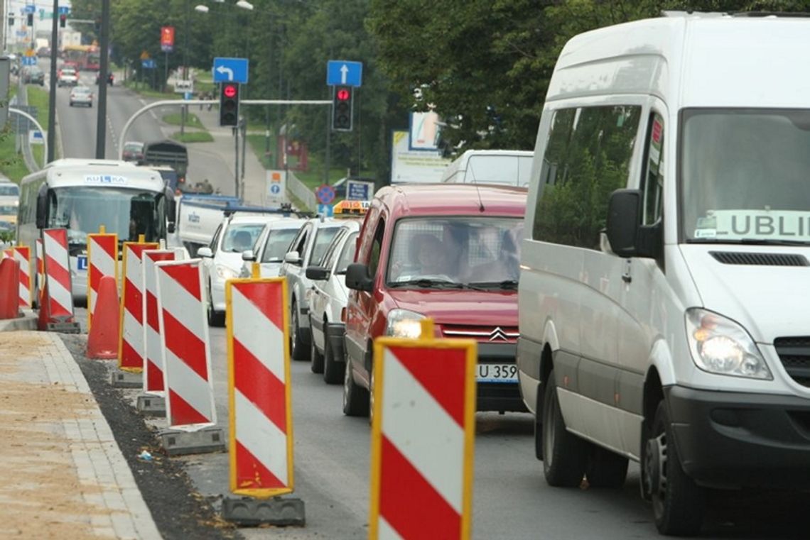 Przebudowa skrzyżowania przy ul. Lubartowskiej potrwa dłużej Przebudowa skrzyżowania przy ul. Lubartowskiej potrwa dłużej