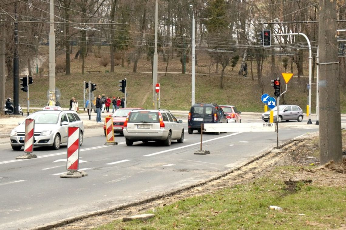 Przebudowa ul. Filaretów w Lublinie. Korki są, robotnicy nie (zdjęcia) Przebudowa ul. Filaretów w Lublinie. Korki są, robotnicy nie (zdjęcia)