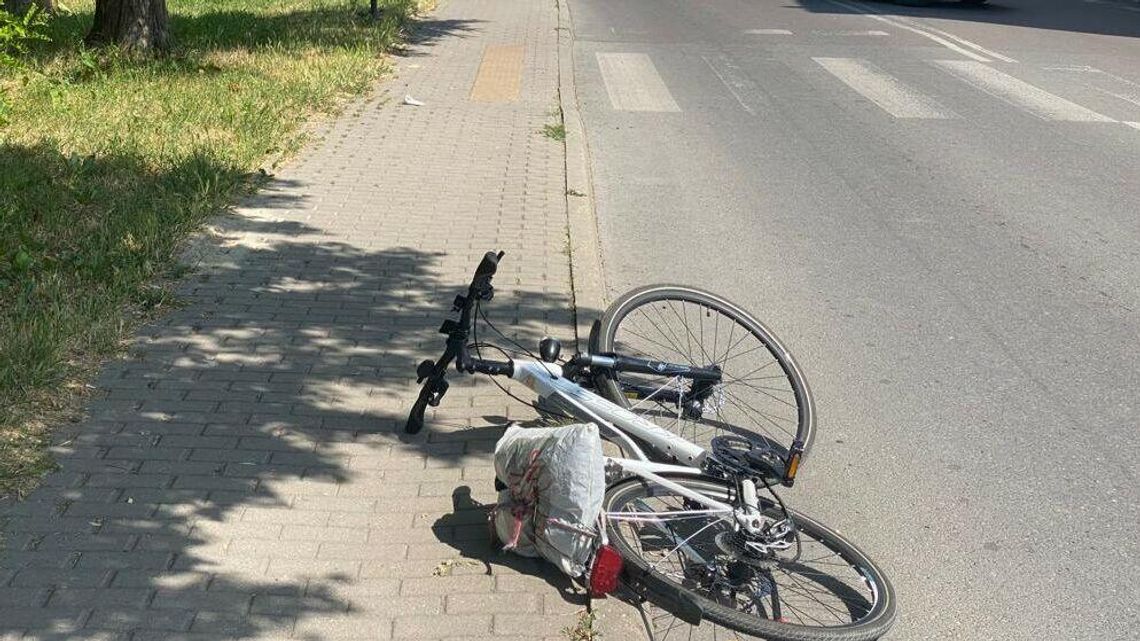 Przechodziła po pasach, kiedy nagle nadjechał rowerzysta