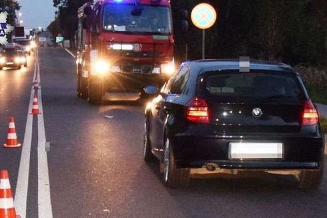 Przechodziła poza przejściem. Potrąciło ją BMW Przechodziła poza przejściem. Potrąciło ją BMW